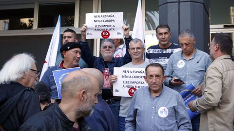 Concentración de apoyo a la flota ante el veto a 87 zonas de pesca de fondo EN RIBEIRA