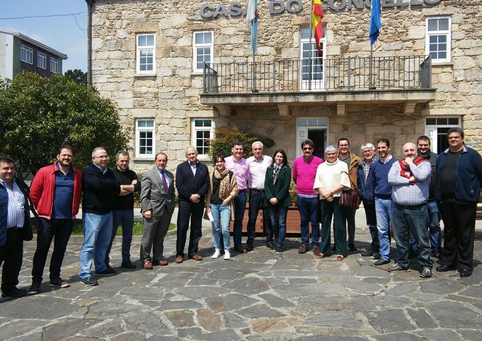 Antonio Gonz�lez t�cnico de la empresa p�blica Seaga // sult�n de torynmus.Diputados y alcaldes socialistas apoyaron a sus colegas xalleiros. 