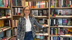 Leticia Cienfuegos, propietaria de la librería Momo, en Gijón