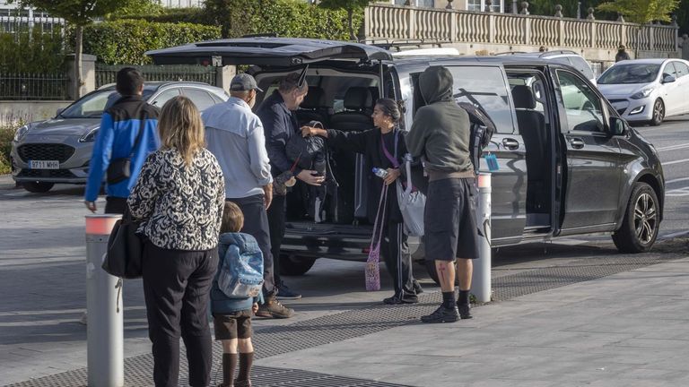 La Xunta sanciona a diez VTC al mes en Santiago por operar en la ciudad y a los taxistas les parece insuficiente: «Eso lo hacen en una mañana»