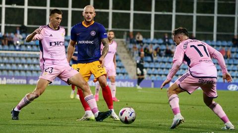 Abel Bretones y Sebas Moyano, durante el Andorra-Oviedo