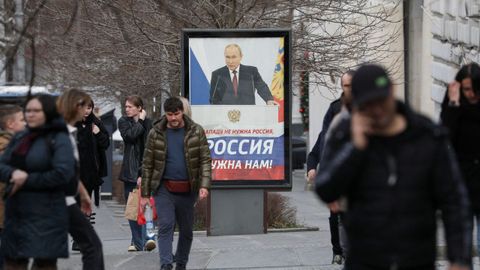 Carteles de Putin en las calles en el puerto de Sebastopol,  enCrimea.