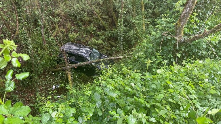 <br />Un ourensano de 78 años sobrevive tras pasar 24 horas a la intemperie después de salirse de la carretera y caer por un desnivel en Xunqueira de Espadanedo