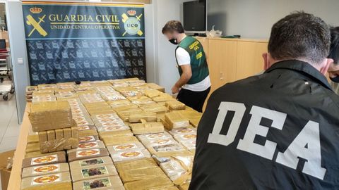 Operativo del ECO Galicia y de la DEA que implicó en el 2020 la detención de esta trama en una vivienda de Ribadeo con los 560 paquetes de cocaína.