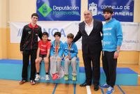 Pereira y Lpez, bronces en Ponteareas, con tcnicos del club.