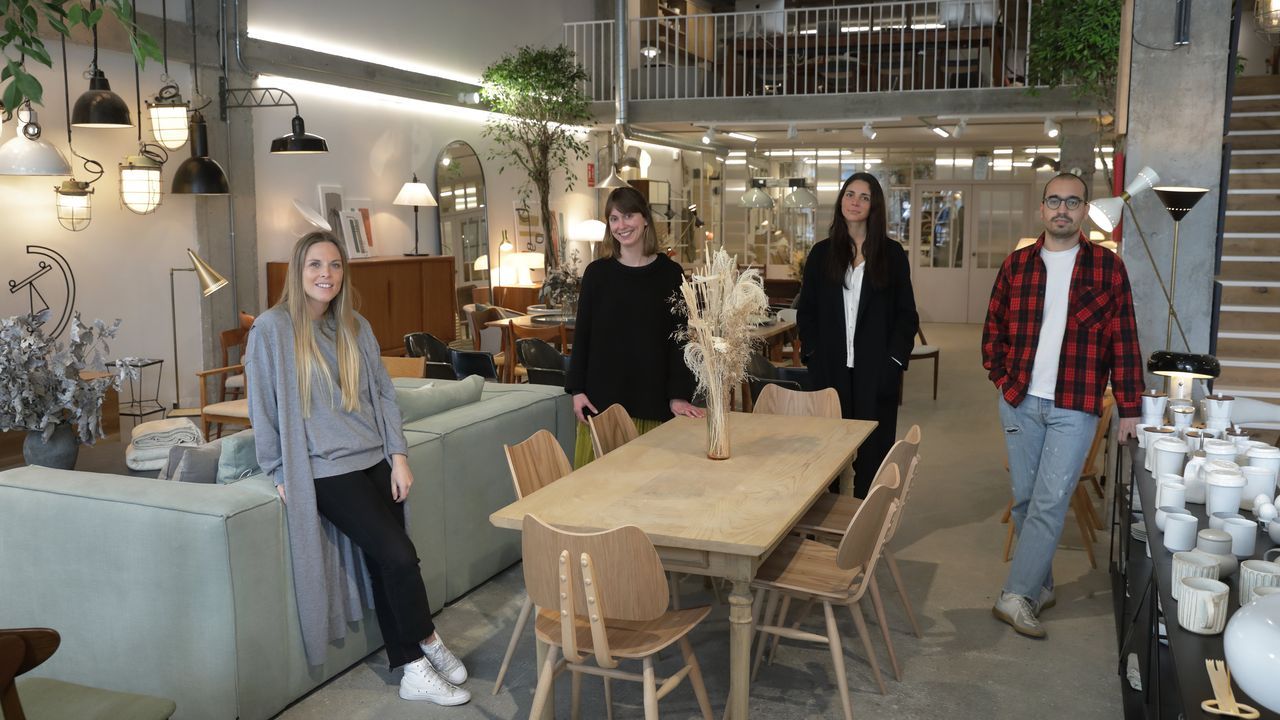 En el estudio de Pepita de Oliva.Un globo aerost&aacute;tico de la empresa Aerotours sobrevuela la Ribeira Sacra del Mi&ntilde;o, en una imagen de agosto del a&ntilde;o pasado