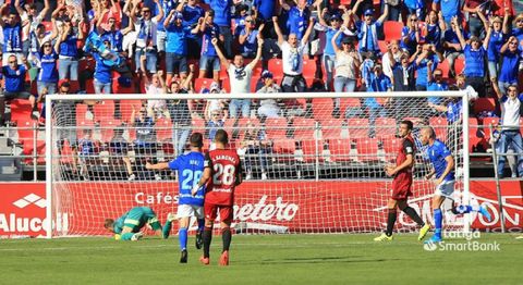 Ortu�o celebra el tanto anotado al Mirand�s