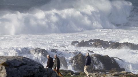 En enero fue el temporal Evi el que dej olas gigantes en Galicia. Entre otros daos, destroz el espign del muelle de Cario. 