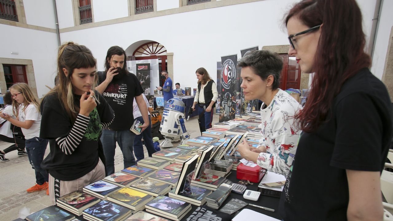 La Diputacin se promocion en globo desde Aranjuez: las imgenes!.Hispacn congreg a numerosos adeptos del gnero fantstico en Ferrol.