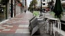 Una terraza de la calle Uría, en el centro de Oviedo, en pleno confinamiento por el coronavirus