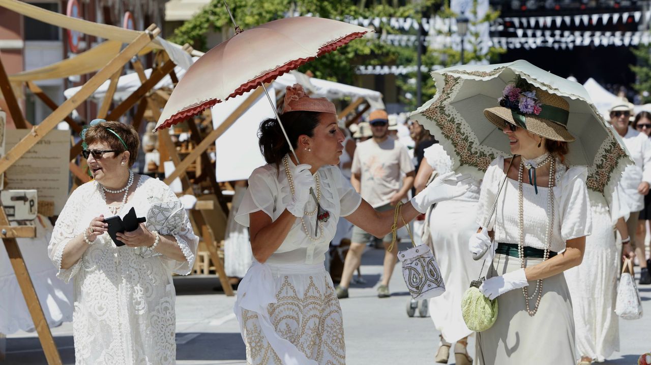 Los oficios tradicionales protagonizan la Festa Etnogr�fica de Lo�o�.La elegancia, el buen ambiente y la gastronom�a definen el Ribadeo Indiano