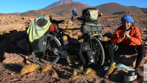 lvaro Neil, a su paso por el desierto de Atacama, en Chile