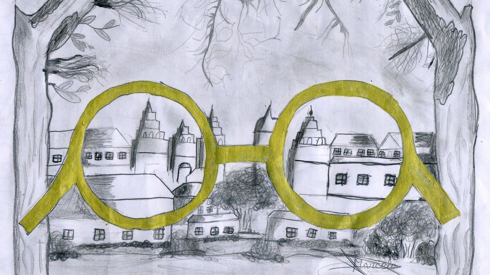 El hostelero y empresario santiagu�s Xavier Freire, uno de los dos hermanos fundadores del caf� Airas Nunes, muestra con orgullo alguna de sus ic�nicas tartas. Tambi�n satisfecho, mira a la vajilla Churchill, que sigue en el local desde que abri� en 1993: �A firma inglesa deixou de fabricala e xa s� a fan para n�s�