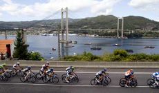 El ao pasado, el pelotn ya no se meti en el puente de Rande tras salir de Vigo en la dcima etapa.
