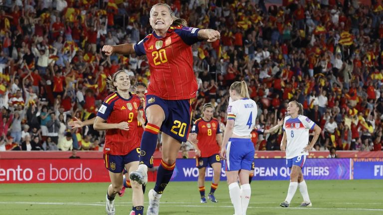 España golea a Inglaterra y acaricia el Mundial femenino del 2027 (4-0)