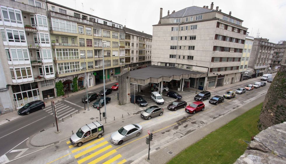 Sarria recupera el San Isidro despu�s de 4 a�os.Despu�s de 11 d�as los coches vuelven a circular por este tramo de la Ronda da Muralla. 