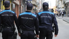 Imagen de archivo de tres agentes de la Polic&iacute;a Local de A Coru&ntilde;a.