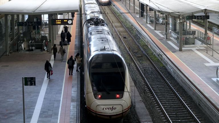 Una incidencia en el sistema de señales interrumpe la circulación de trenes entre Santiago y Vigo