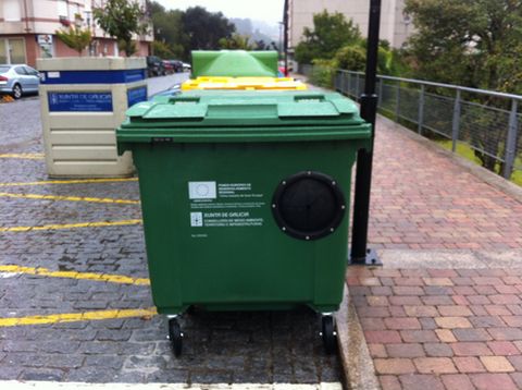 El contenedor tiene un agujero lateral..