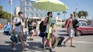 Un grupo de jvenes a su llegada este martes a un festival de msica que se celebra en castelln