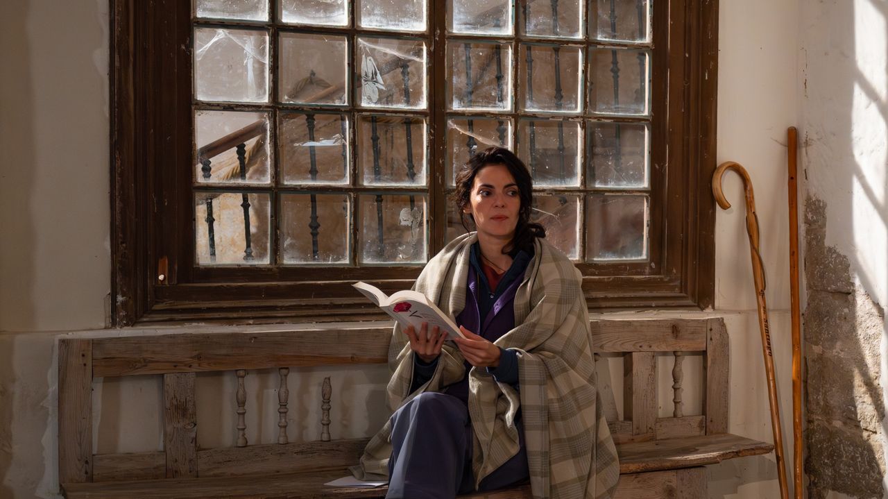 Beatriz Arjona durante el rodaje de �Buen Camino�, que recorri� la ruta francesa desde Francia hasta la Costa da Morte, con protagonismo especial de Santiago