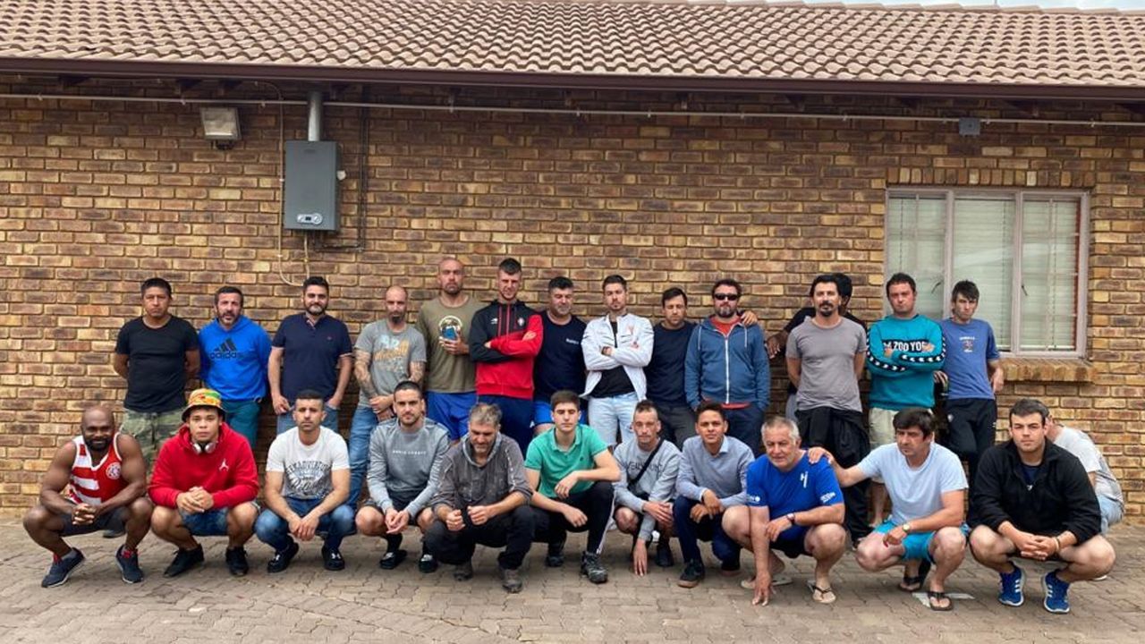 Una parte del ms de medio centenar de trabajadores espaoles del sector elico atrapados en Sudfrica