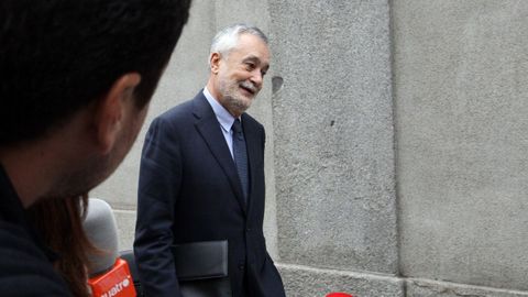 El expresidente de Andalucía, José Antonio Griñán, a su entrada en el Tribunal Supremo.
