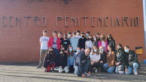 Los alumnos del colegio ferrolano visitaron el penal de Teixeiro