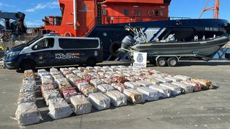 Fardos de cocaína hallados en el barco en Vigo.