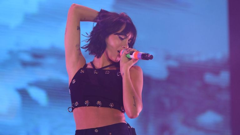 Aitana en su actuación en el festival O Son do Camiño 2023