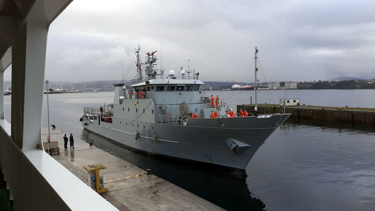 Salida a la mar del patrullero desde A Graña