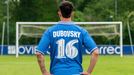 Parte trasera de la camiseta retro del Real Oviedo en homenaje a Peter Dubovsky