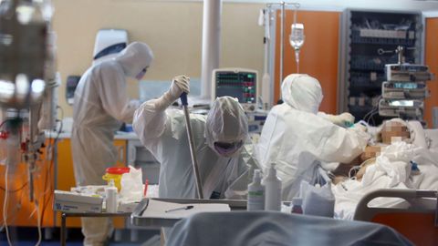 Mdicos y enfermeras trabajando en un hospital de Roma
