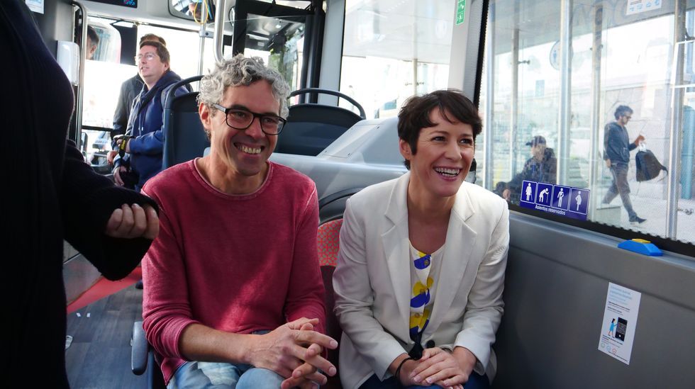 Pol�ticos sonrientes, pulpo y tazas de vino en las fiestas de la Ascensi�n de Santiago. Alejandro Dopico, Jos� Manuel Louro, Jos� V�zquez y Jos� Dopazo