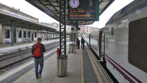 El domingo solo se subieron ocho pasajeros al nico tren que sali de Lugo con destino a Madrid