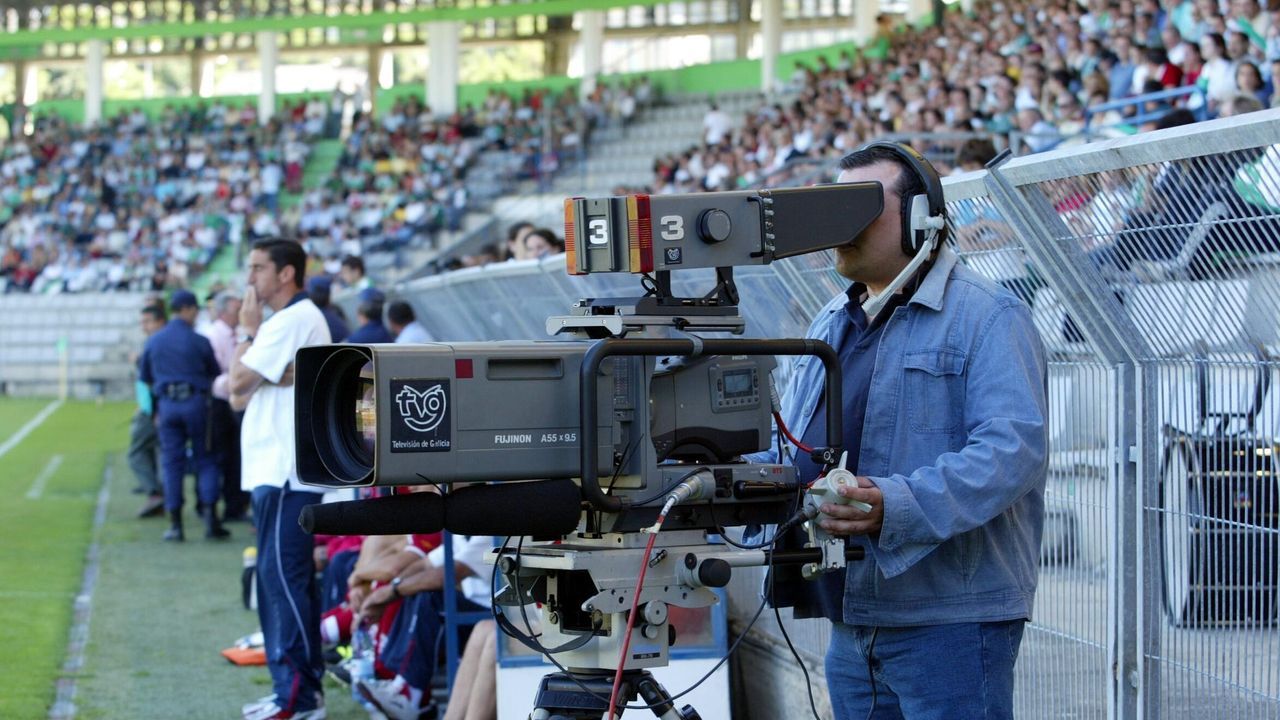 Las imgenes del acto de despedida del buque logstico australiano.Presentacin en Fitur