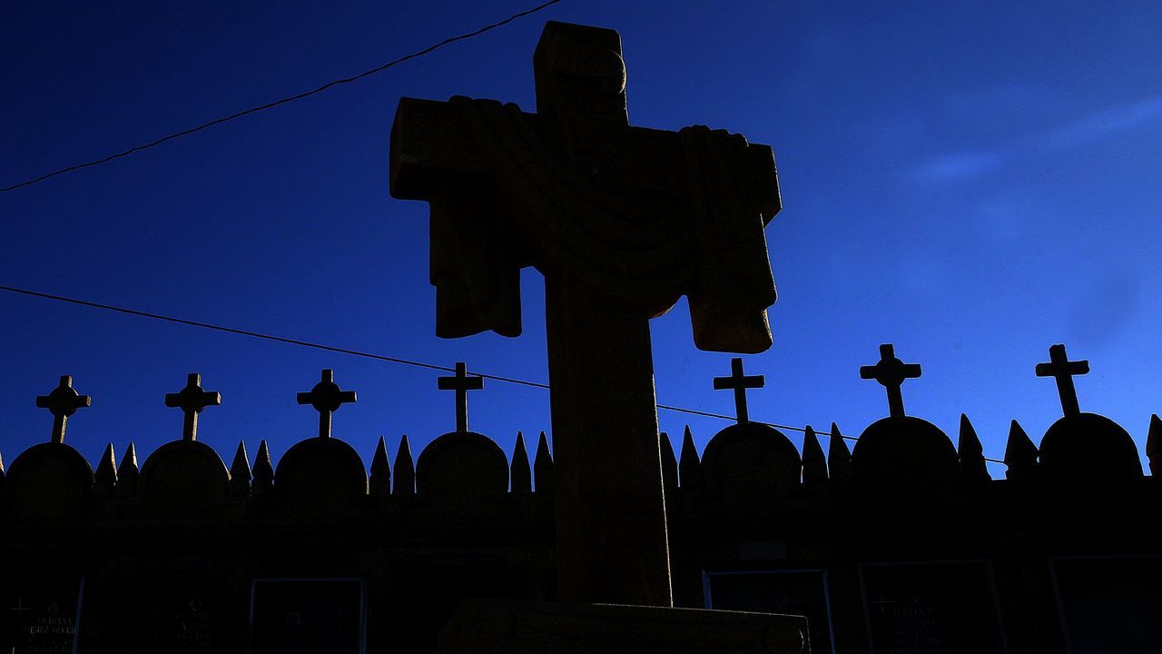 Escolares del colegio Castelao de Rianxo, entra en clase en una fotograf�a de archivo