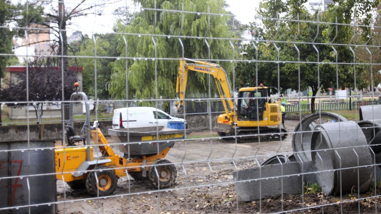 Obras de renaturalizaci�n del r�a Gafos, en el barrio pontevedr�s de Campolongo, este jueves