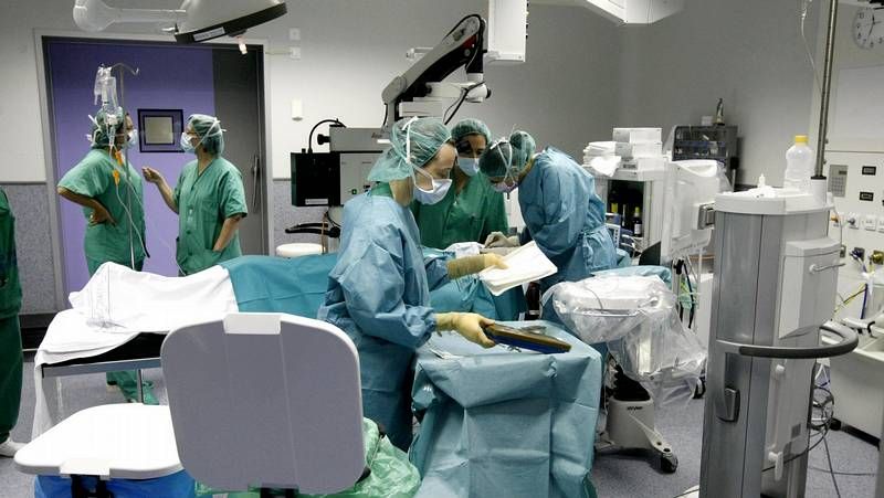 Los futbolistas del Atl�tico Escair�n celebran uno de los goles en el Hermanos Somoza.