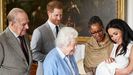 La reina Isabel II conoce al hijo de Harry y Meghan Markle