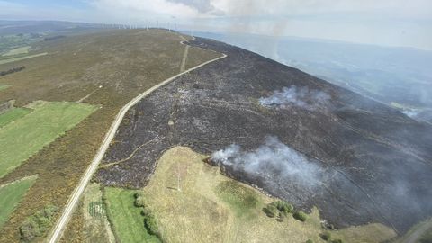 El incendio se produjo en la sierra de O Careón, en el límite entre Lugo y A Coruña