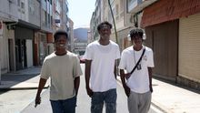 Samba, Go Diop y Saliou llevan desde octubre viviendo en un piso de alquiler en Boiro y con contrato fijo en una f�brica de A Pobra
