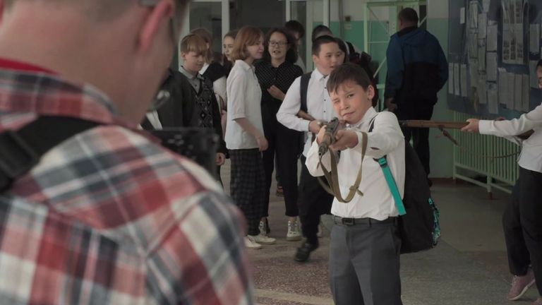 Rusia veta «Mr. Nobody contra Putin», el documental ganador del Óscar que denuncia el adoctrinamiento escolar en torno a la guerra de Ucrania