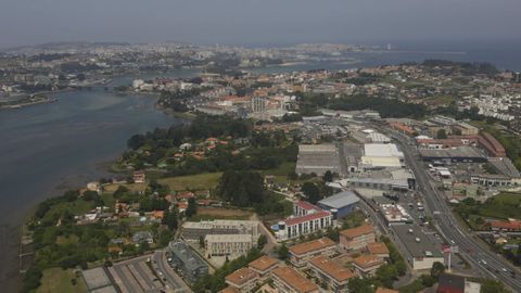 Vista aérea de Oleiros con A Coruña al fondo. Imagen de archivo