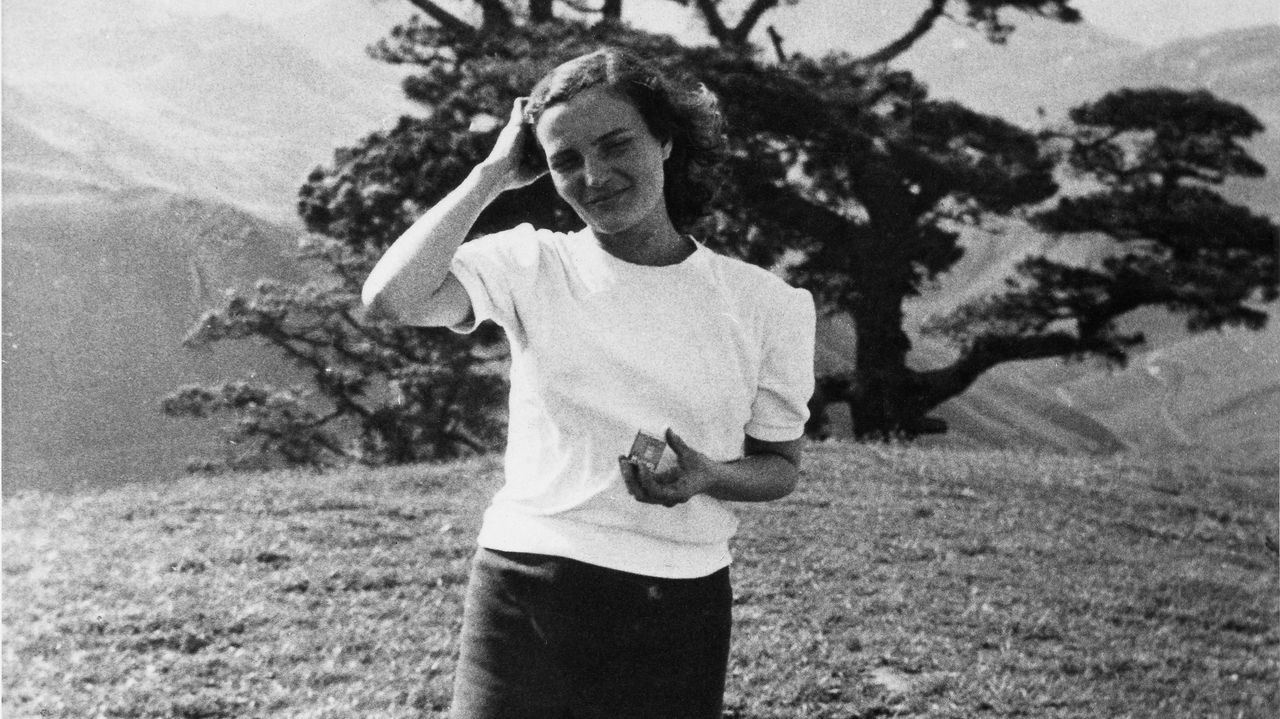 El loro Curro regresa a su hogar en Os Me&aacute;ns, Vila&ntilde;o: ¡las im&aacute;genes!.26 de marzo