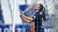 Sara Bermell se lamenta durante el Oviedo-Deportivo Alavés