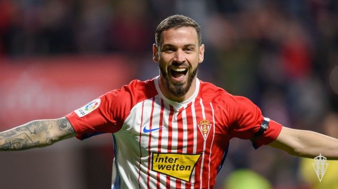 El Sporting le abre la puerta a Álvaro Vázquez