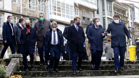 Los presidentes autonómicos, caminando este martes por las calles de Santiago