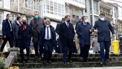 Los presidentes autonmicos, caminando este martes por las calles de Santiago