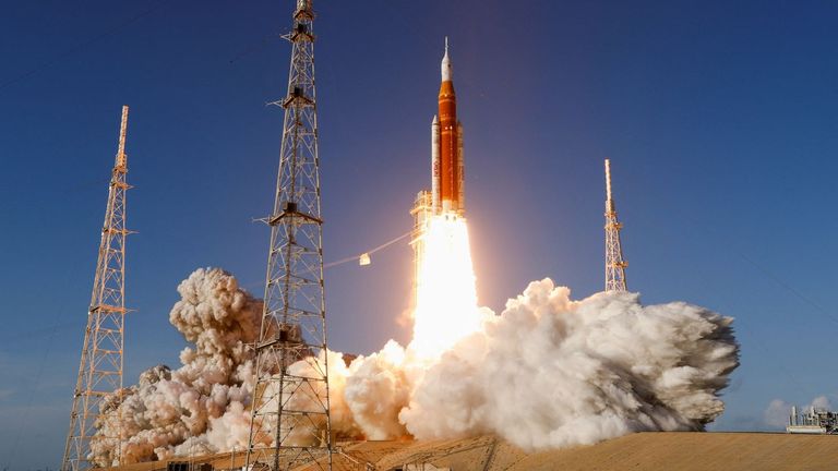 «Fly me to the moon»